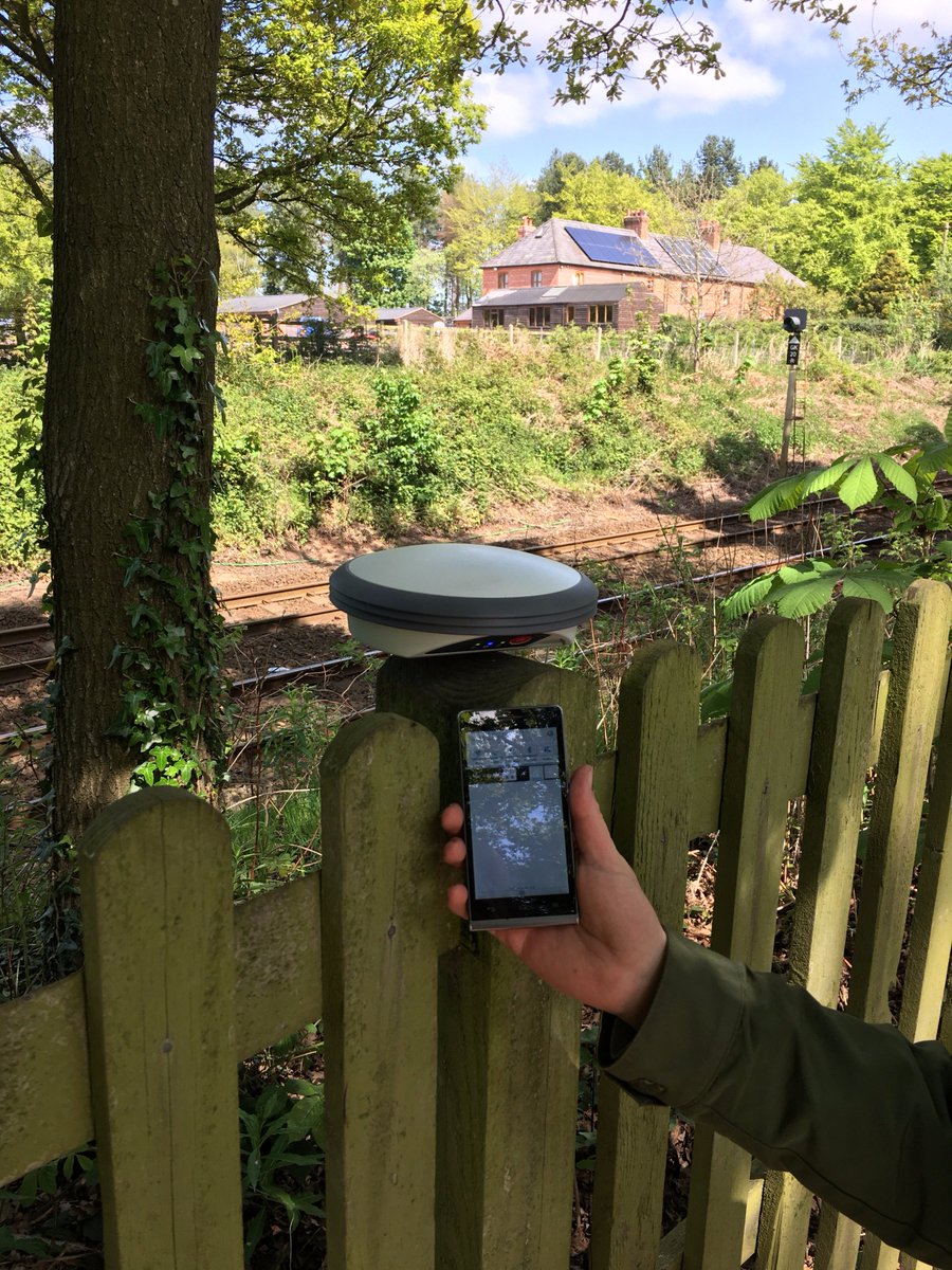 MarkF_Leica's tweet photo. 2cm position quality for @Android apps now possible with @LeicaGeosystems #GG04 #GNSS even under trees #nocables https://t.co/WqYpEqjqhf https://t.co/1Fjs7olk5T