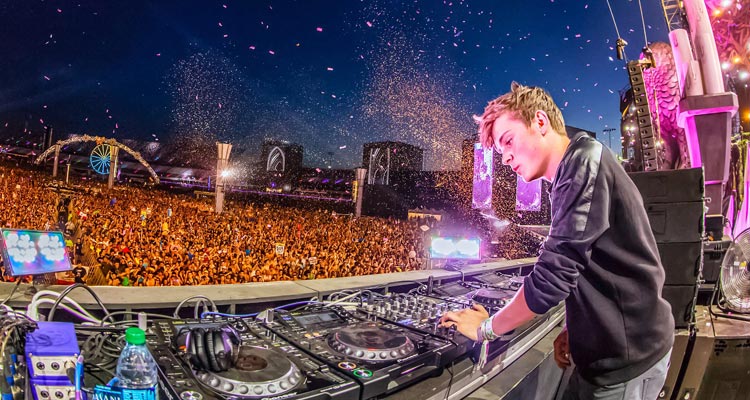 Dj Mag Martingarrix Reveals Tomorrowland Line Up For Stmpd Rcrds Stage See Who Accepted The Invite T Co Myw02k2dsh T Co 4mejgvo4ke