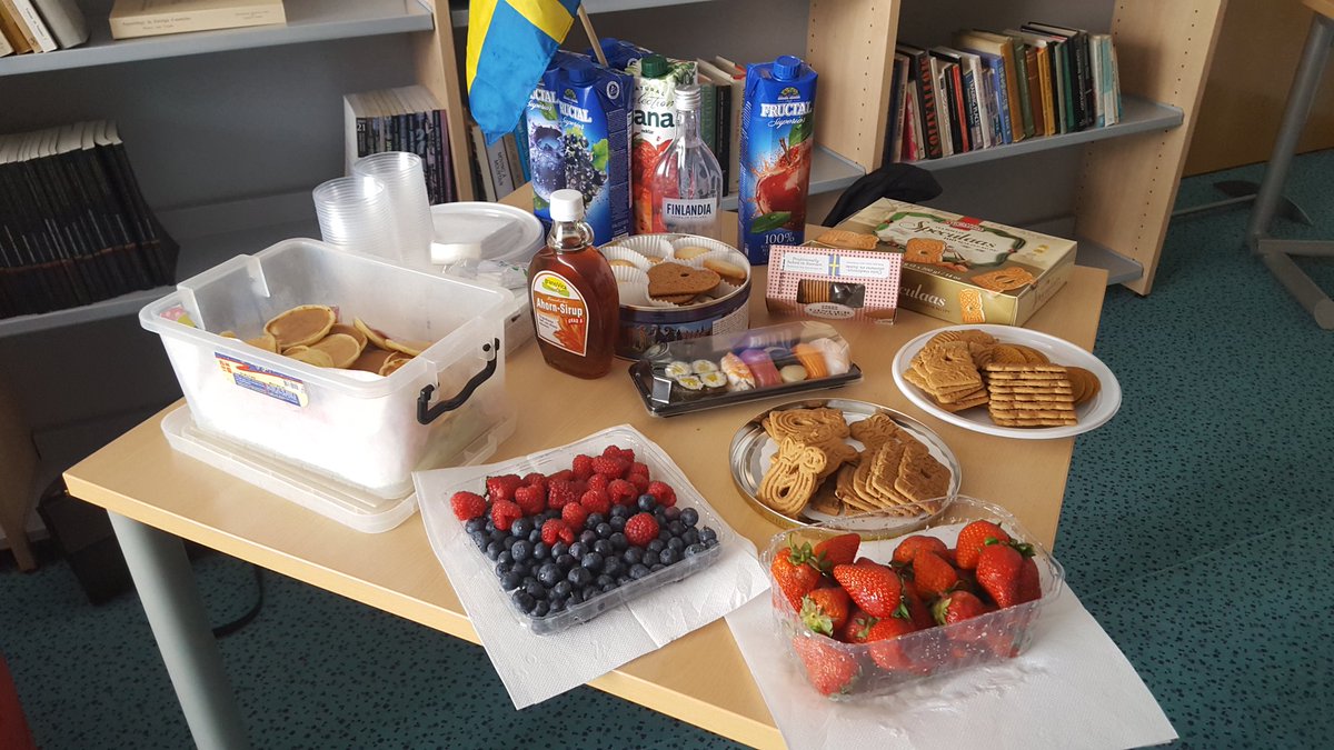 CanadaGASIM2017's tweet image. Human Rights Forum has begun! National food is ready and the Delegations are ready to collaborate! #GASIM2017 #UNsimulation #Canada
