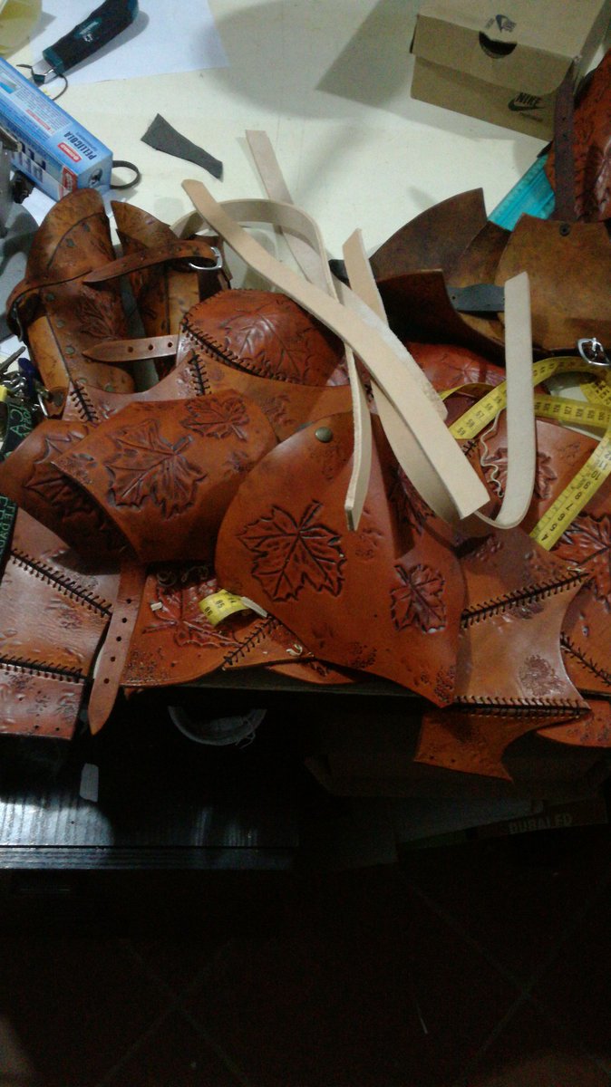 Morgothlab's tweet image. Work in progress of chest piece 
#cosplay #larp #galavant #leatherworking #MadeInItaly