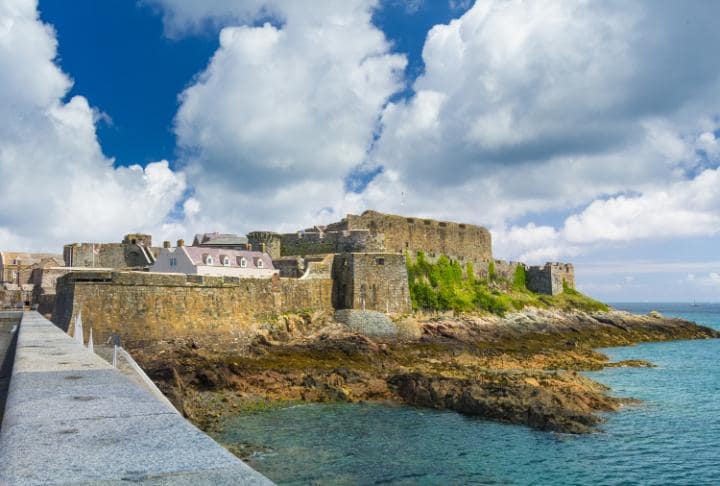 LocateGuernsey's tweet photo. #Guernsey voted Britain's greatest island by The @Telegraph 🇬🇬
https://t.co/8CkHmECyrB #LocateGuernsey https://t.co/yvLYgArWbb