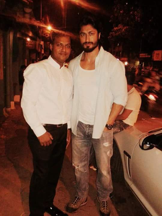 VJLoveliestsmyl's tweet photo. 📷 Love this look of 💝Vidyut Jammwal💝 😍😍 #withafan~ Beard game=On point!💛😘 https://t.co/gOZVL3tSnY