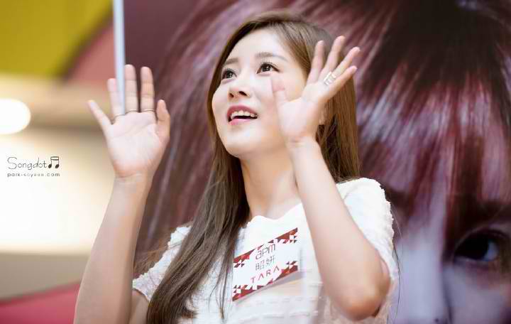 nessantiola3010's tweet photo. we do believe in you soyeon coz we know how much you care and love T-ARA &amp; Queen's #FanServiceQueen #TrustIn티아라  #BelieveInSsoram https://t.co/u9xQpAsWey