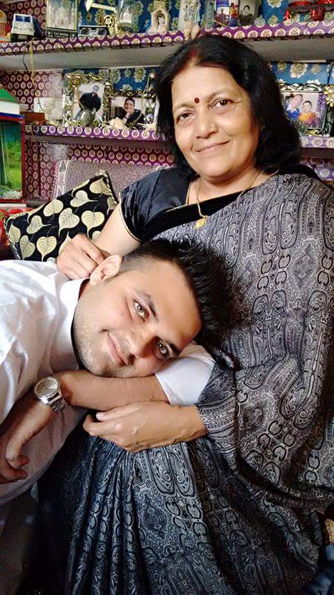 subhamkrish's tweet photo. Agar ap Bhagwan pe Viswas nhi rakhte,
1 minute apni Ankhe band kro,aur apni
'MAA' ko yaad kro
Viswas ho jaayega💓 #BeingMom @BeingHumanJewel https://t.co/zmPppwBL1S