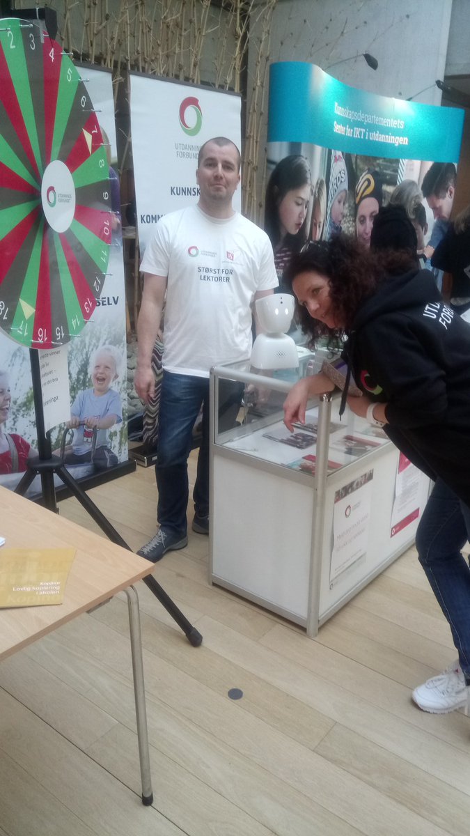 BritAdam's tweet photo. #udfnkul Vi har fått besøk av AV1-Knerten på #utdanningsforbundet https://t.co/7rE57j1J3m