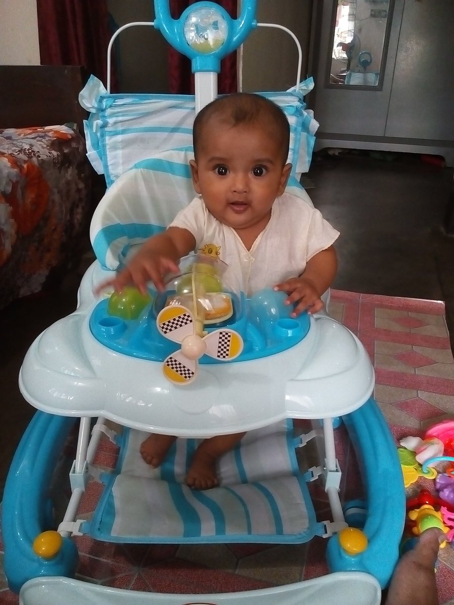 mustafizdc's tweet photo. She is very happy to receive this gift from her father. https://t.co/vT3phmNfxP