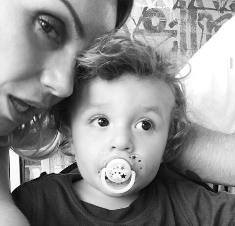 Portiheidibal's tweet photo. El amor de madre es el impulso que le permite a un ser humano hacer a lo imposible 💗💗💗#FelizDiaDeLasMadres 
#buenosdias @heidibal tqm! 😍😘😘😘💘 https://t.co/0TMB5M4A1Q