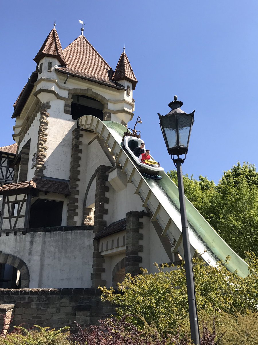 Bathtub themed flume 🤔 
Reminds us of somewhere closer to home! Definitely unexpected surprises on this one though! #tripsdrill