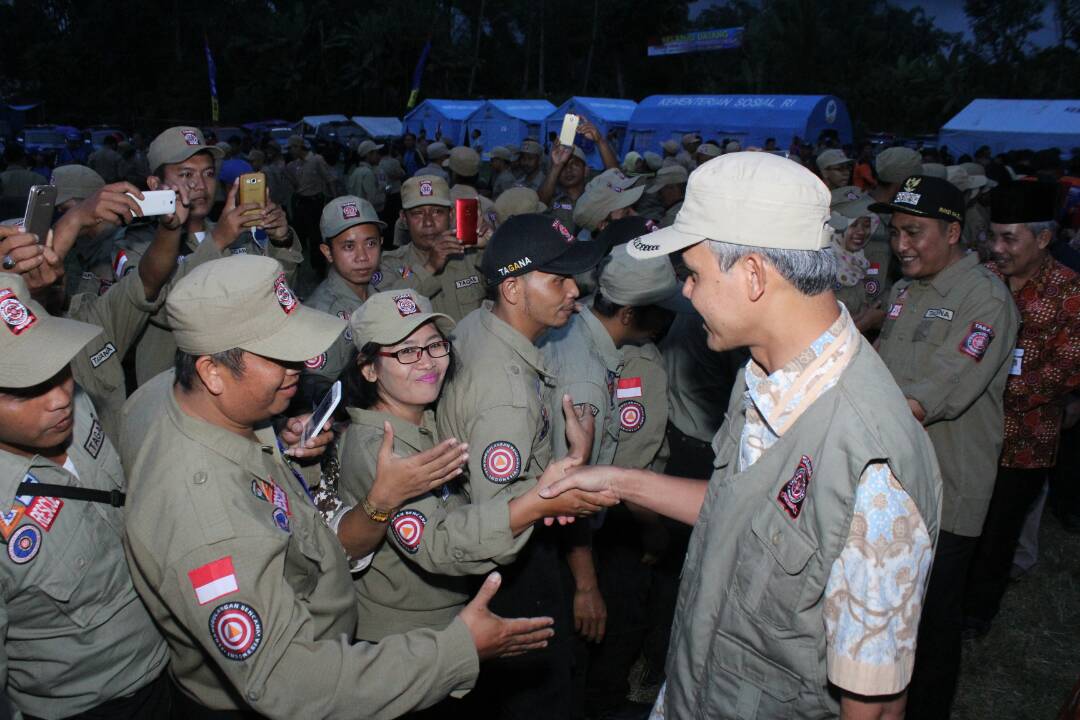 "Latgab &amp; pemutakhirn skill tagana diperlukn utk jamin kesuksesn penangann bencana"; Apel Tagana &amp; Sahabat Tagana Jateng 2017
<a href="/ganjarpranowo/">Ganjar Pranowo</a>