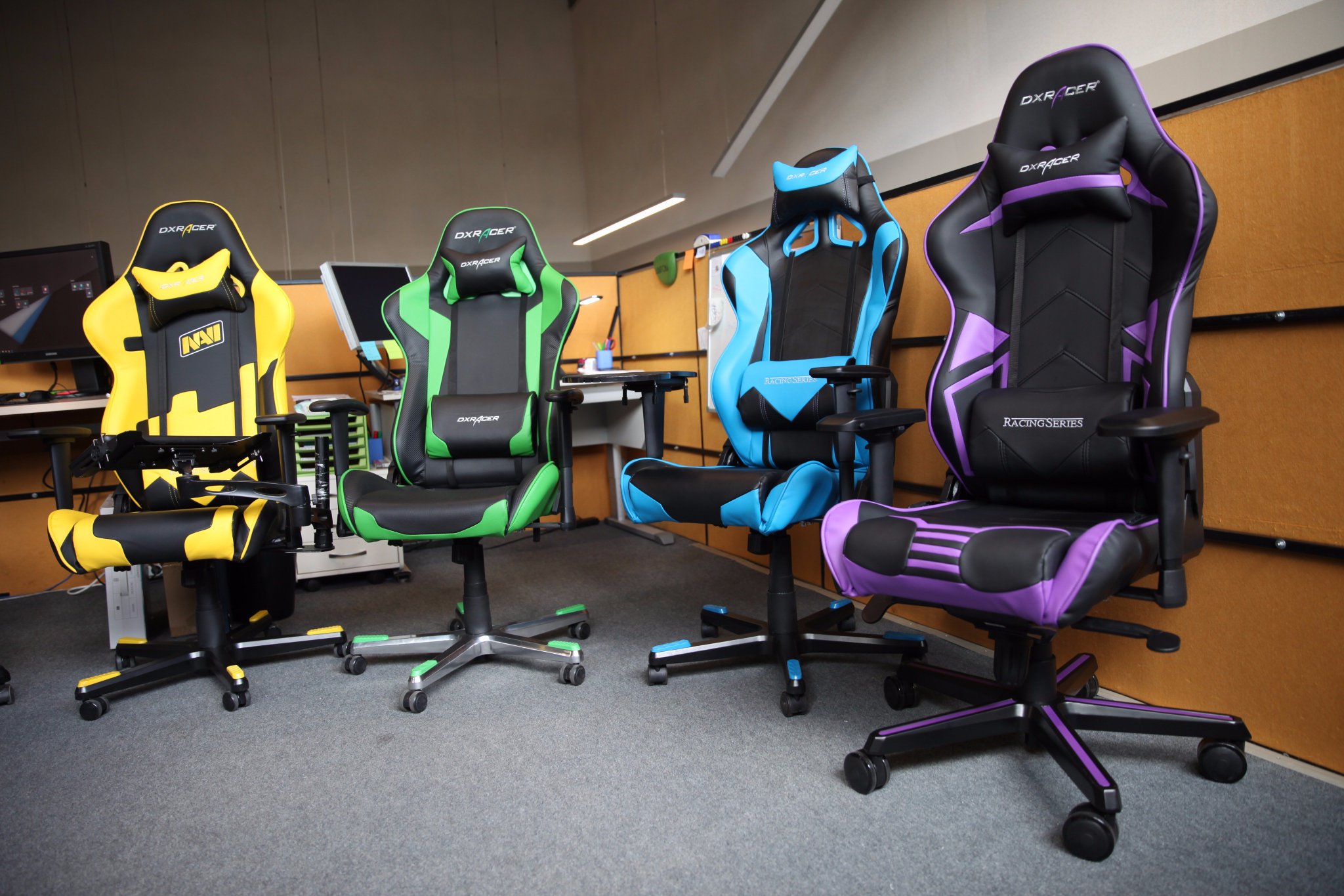 Рейтинг игровых компьютерных кресел. Кресло DXRACER Navi. Игровые кресла ДНС DXRACER. Игровое кресло ДНС 15к. Игровое компьютерное кресло Emperor Camp ЕС 66.