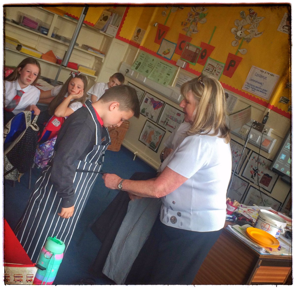 gavinburnps's tweet photo. World of work week in P7/6 #millersyard came to visit us! We even got to taste test! YUM https://t.co/oAB9u8IUcy