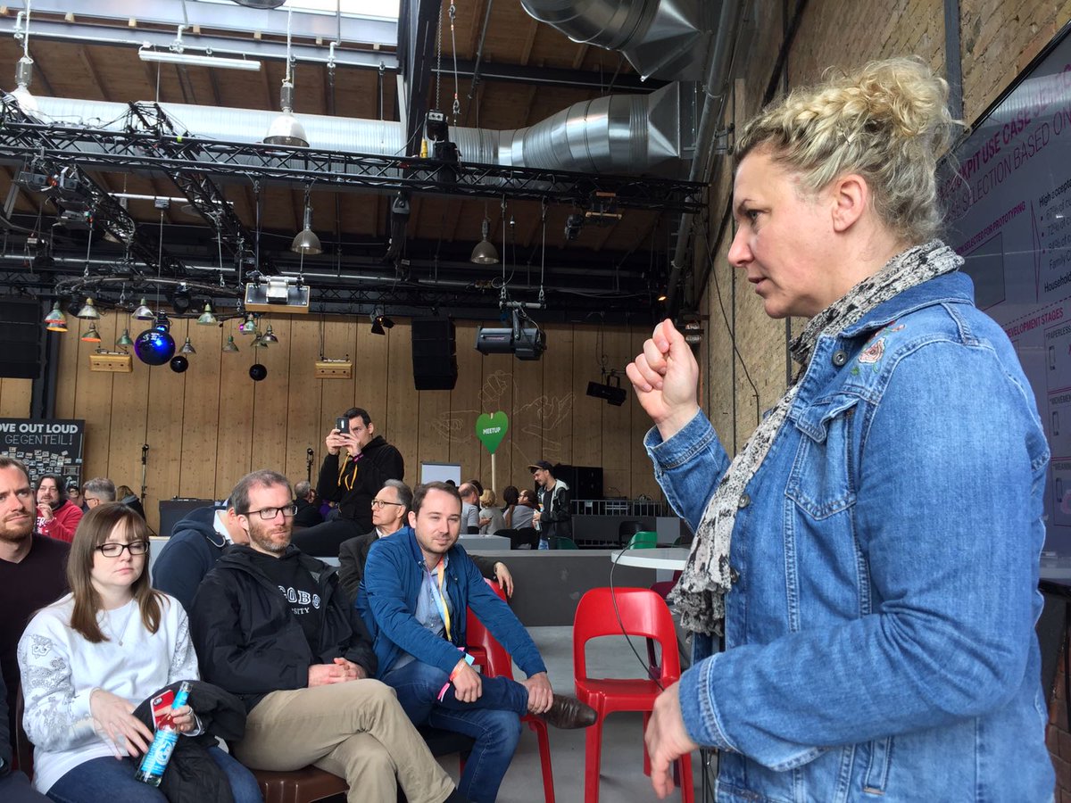tsystemsde's tweet photo. Wie bekomme ich das Krümelmonster dazu, seine Kekse zu teilen? Claudia Pohlink #TSystems über Digitale Souveränität #DataCockpit #rp17 https://t.co/5HFhkqu0rb