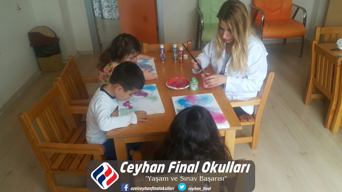 Bugün Anaokulu Leylekler sınıfında görsel sanatlar dersinde öğrenciler boyaları üfleyerek tuval çalışmaları yaptılar.