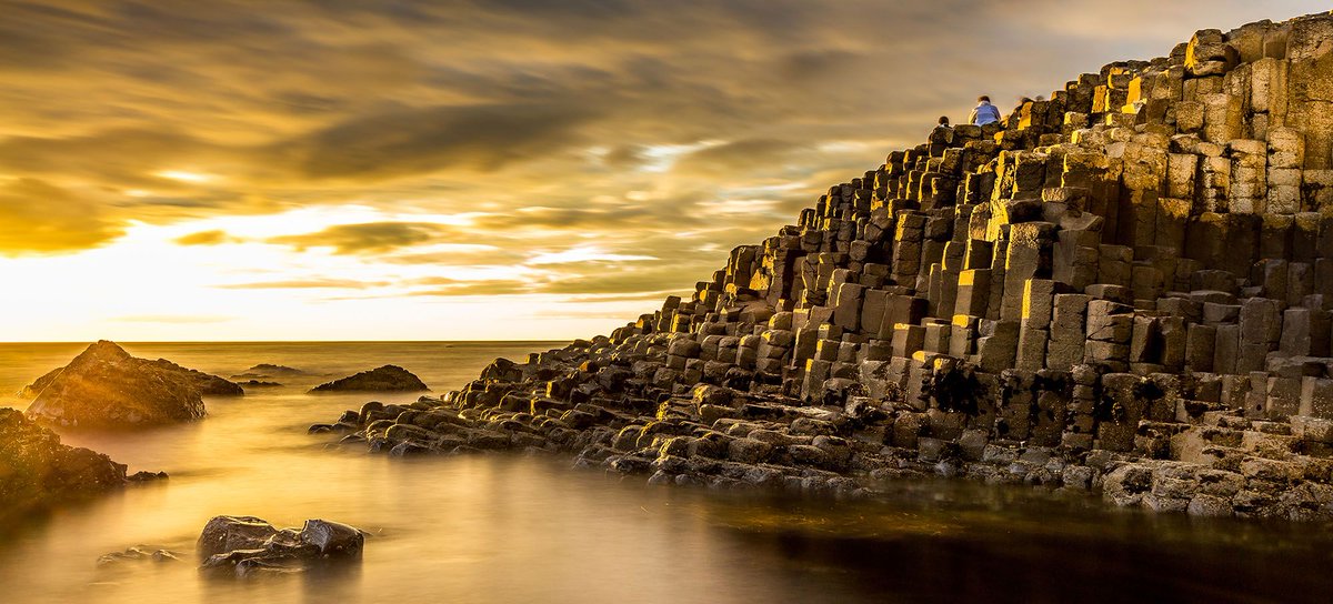 LocalizedLife's tweet photo. Walk over the aftermath of an #ancient volcanic eruption at Giant's Causeway in Northern #Ireland. https://t.co/LubbKnQHri https://t.co/8YYFhxyd1G