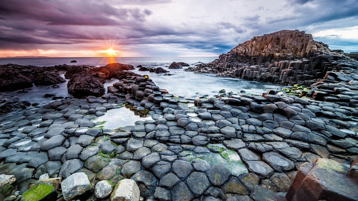 LocalizedLife's tweet photo. Walk over the aftermath of an #ancient volcanic eruption at Giant's Causeway in Northern #Ireland. https://t.co/LubbKnQHri https://t.co/8YYFhxyd1G