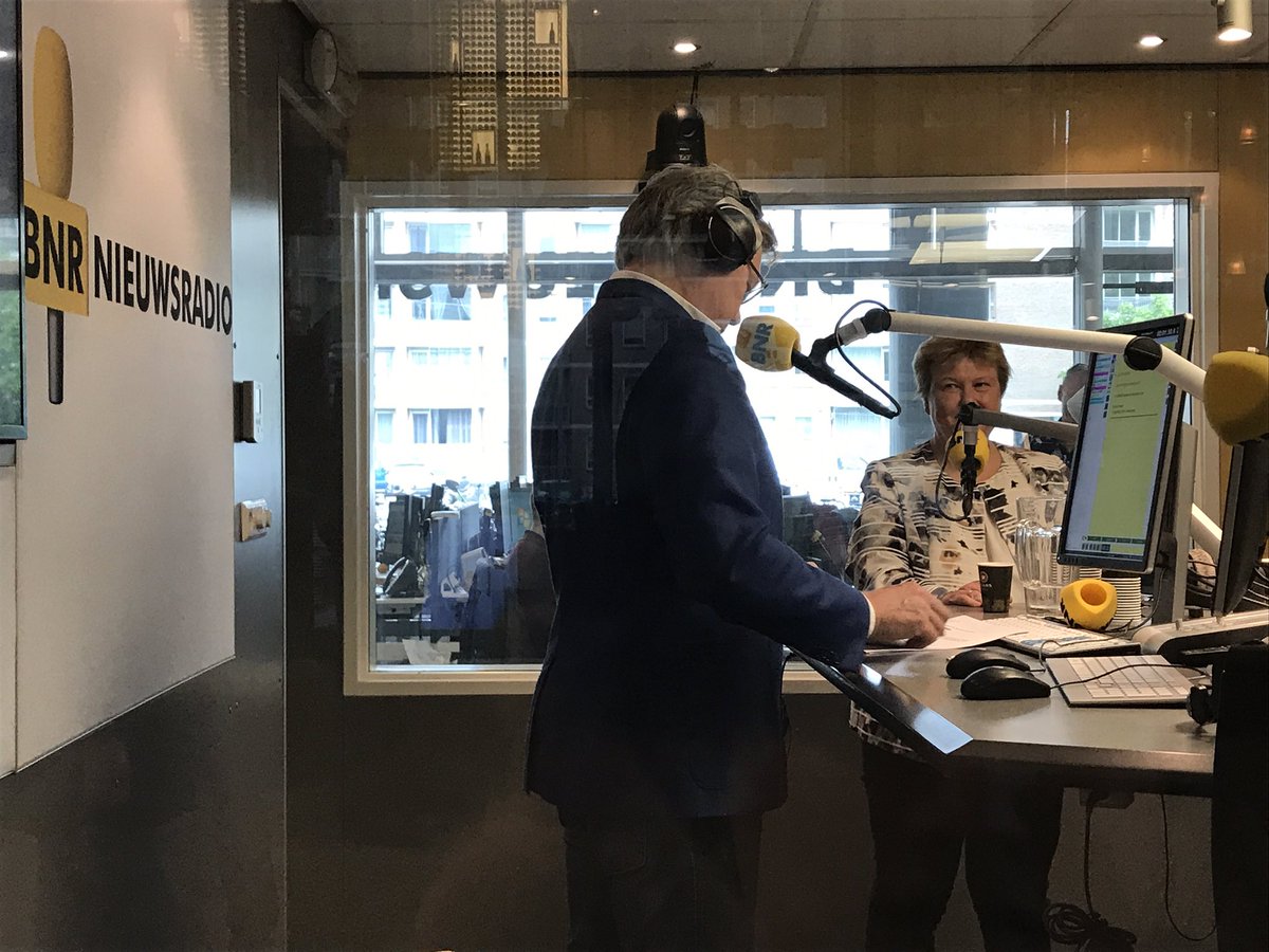 We gaan beginnen! <a href="/BrigittevdB/">Brigitte vd Burg</a> is te gast bij <a href="/Roelof_Hemmen/">Roelof Hemmen</a> <a href="/BNR/">BNR Nieuwsradio</a> #NBBU