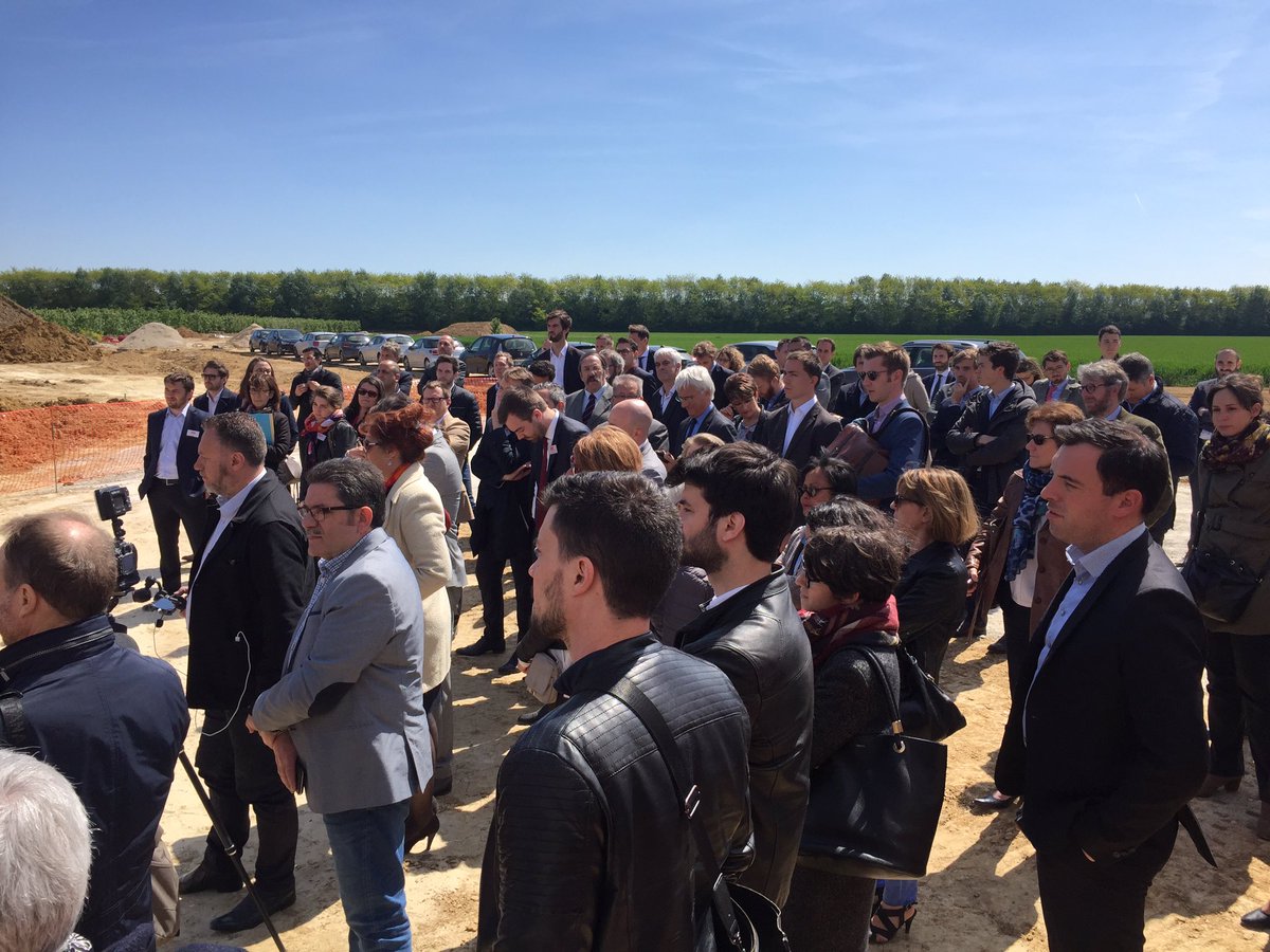 JWackenheim's tweet photo. Pose de la 1ère pierre du parc @Spirit_IE de la clé de Saint Pierre @grandparissud avec Aude Debreil DG de l'EPA Senart #logement https://t.co/ViEwlJds4Z