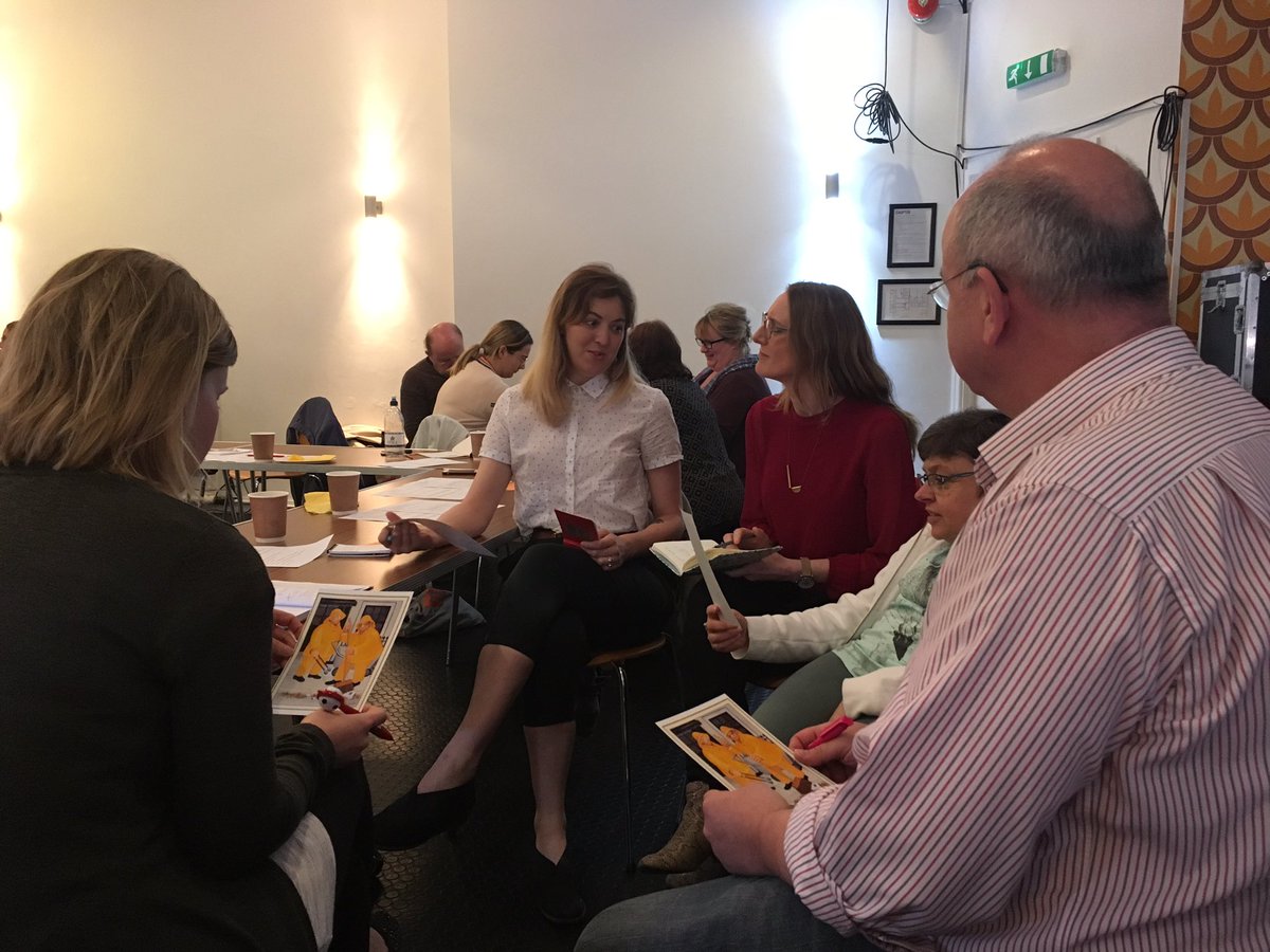 DASH_ARTS's tweet photo. #audiodescriptiontraining how do we describe a picture? https://t.co/v7X2UlUC21