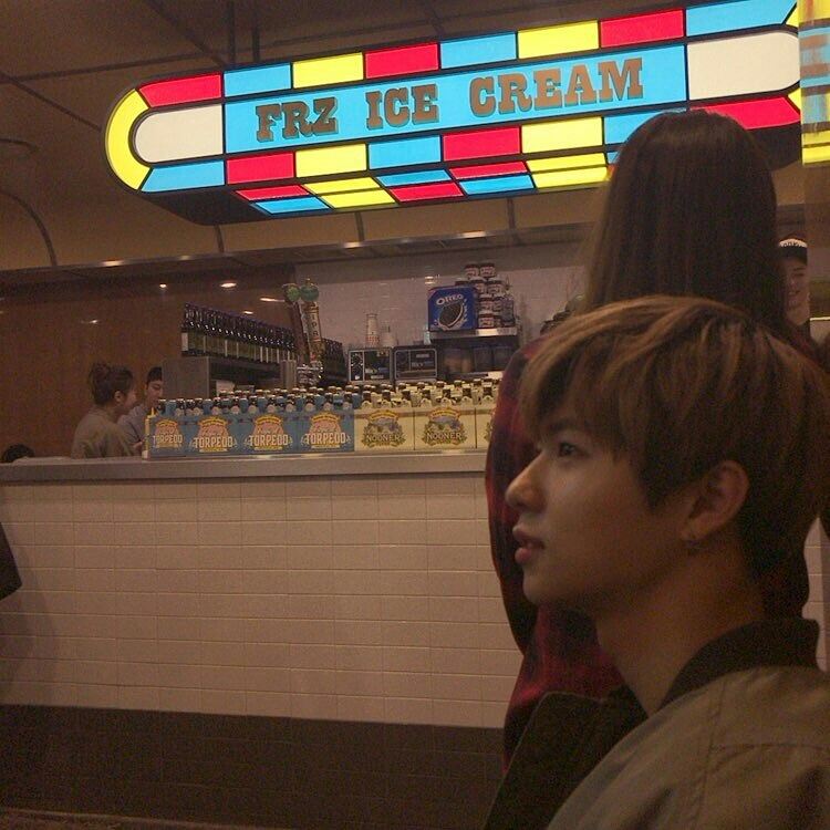 Official_SKYE_'s tweet photo. [소년24 LIFE_영두's log]
도하의 오더를 거부하고 용현이와 미쿡으로...
.
SUSHI 🔥VS🔥BURGER
WHAT DO YOU WANT..
.
#브로 #SWAG #BURGER
#용현이 #나는영두 https://t.co/oS71VRQBtq