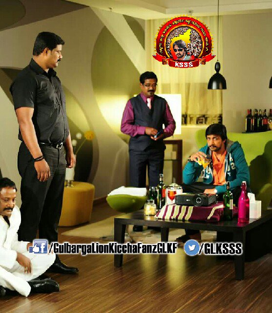 ShivarajUplaon's tweet photo. "ಕೋಟಿಗೊಬ್ಬ ಕಿಚ್ಚನ ಸವಿ ಸವಿ ನೆನಪು"..!!#pic02
#Rarepic our boss #HandSomeHunk
#RannaFilmsExclusivepic...
@KicchaSudeep
Fallow >@GLKSSS https://t.co/hs5OBicibJ