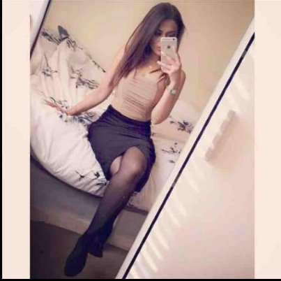 This is amongst the worst profile pics I've seen, and she advises young people on employment! You are having a laugh Ripa #LinkedInFail