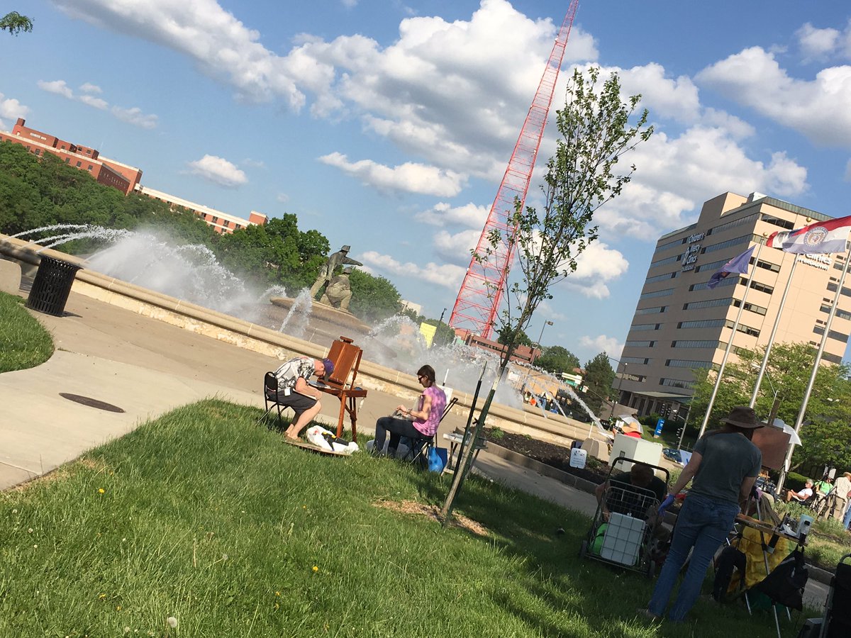 KCMOParks's tweet photo. #PleinAirKC Quick Paint at Firefighters Fountain in #KCParks @PennValleyPark #CityOfFountains Next event 5/11>>https://t.co/u9yFjfmYXh https://t.co/vXxmccNQWZ