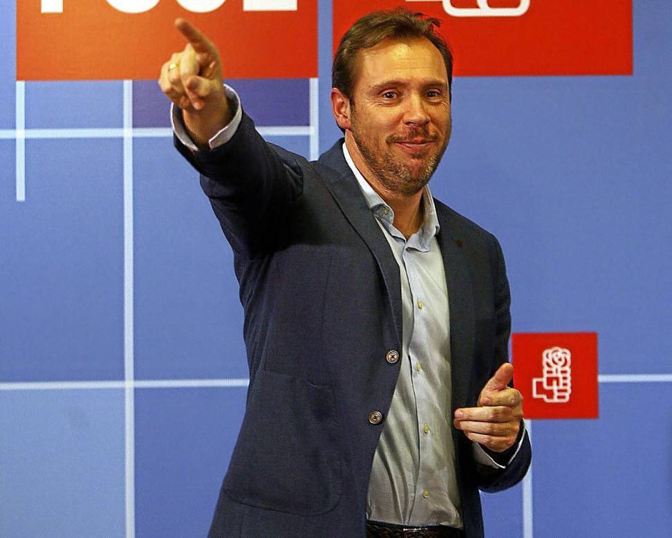 FuencarralPedro's tweet photo. 📣@oscar_puente_ claro vencedor del debate de @el_pais ante un @JuanSego82 acorralado y sin argumentos #primariasPSOE https://t.co/Jb7u9dWW85