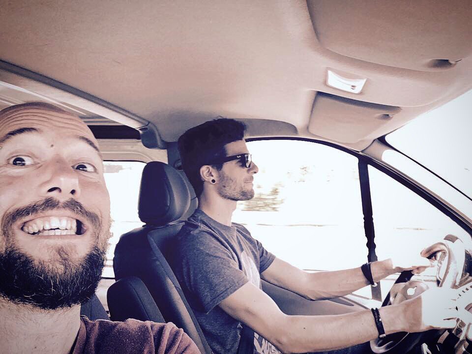 idlefingersband's tweet photo. En route pour Paris! Rendez vous dès 19h30 ce soir à  @LaJavelleParis ;) #concert #sun #coversong #covers #acoustic #gig #apéro https://t.co/ECg4wBWCf6