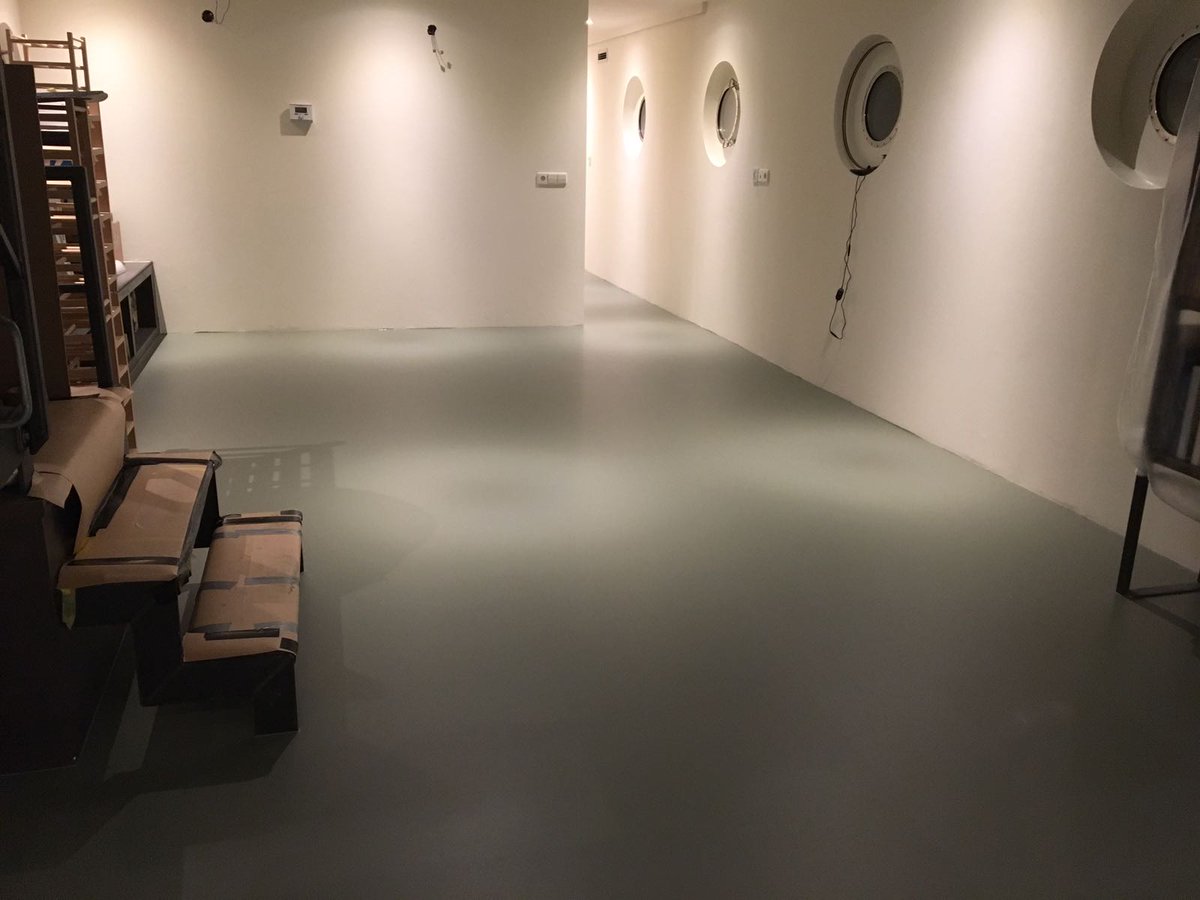 QlickDesign's tweet image. Benieuwd naar het resultaat, woonboot, gelegen aan de nostalgische Zeeburgerkade in het water Oostelijke havengebied van Amsterdam.