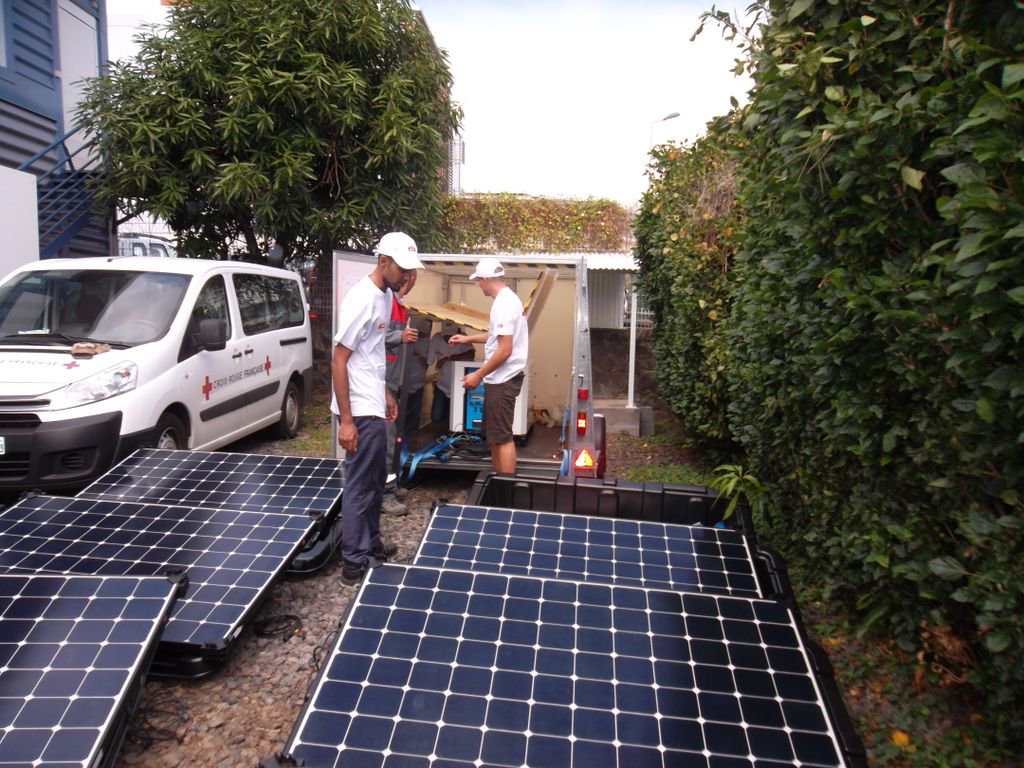 PIROI_CRF's tweet photo. @PIROI_FRC envoie un générateur solaire pour soutenir l'action de @MadaRedCross
https://t.co/Tu6tTgKNDT
Avec @CroixRouge  #totalfoundation https://t.co/OZWiKvr2Hi
