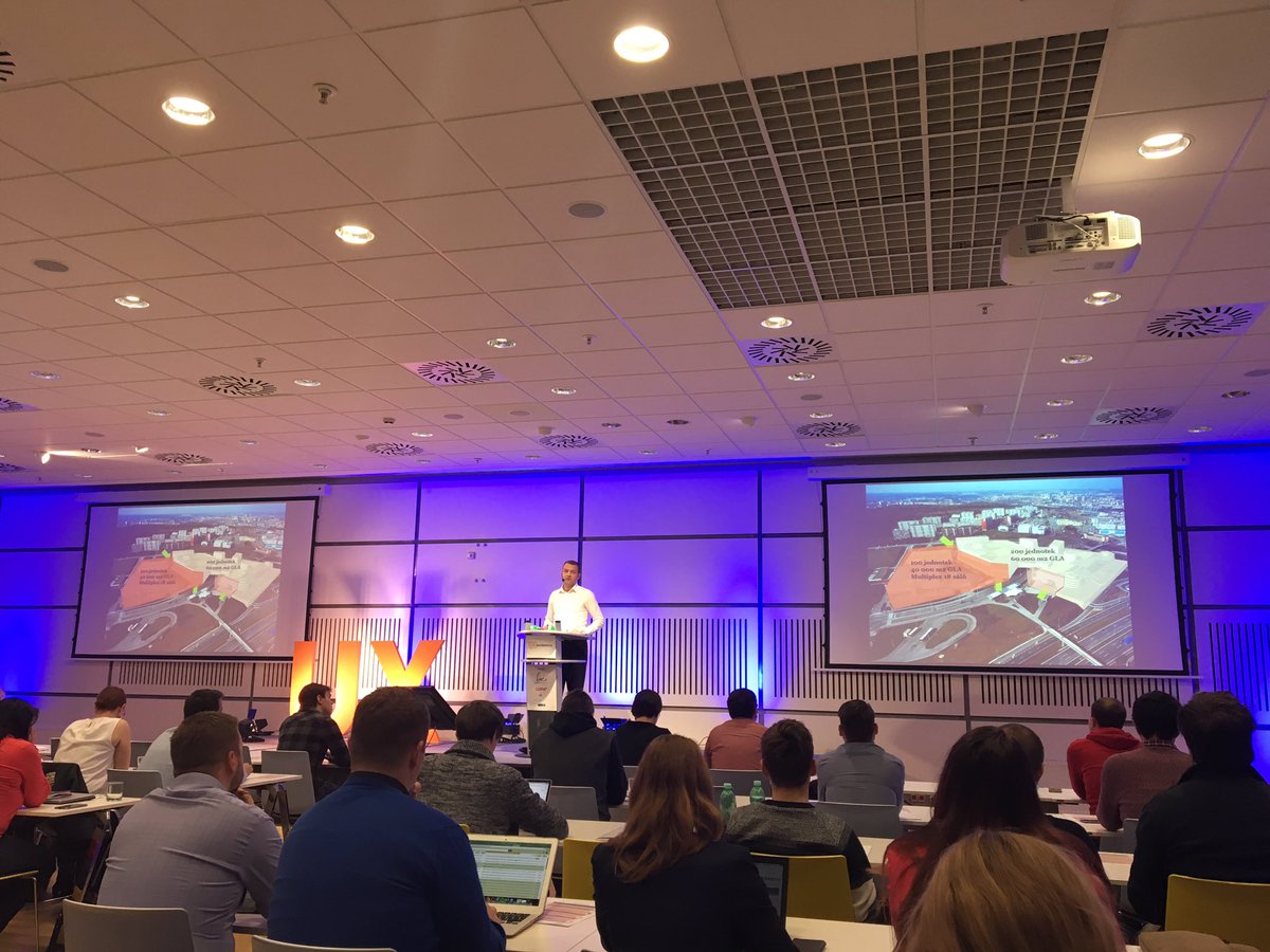 Simindr's tweet photo. Čísla a fakta o tom, jak se rozšiřuje Obchodní centrum Chodov, v prezentaci @jeanluc00420 vyrážejí dech! #uxkonference https://t.co/5knqT4zyfz