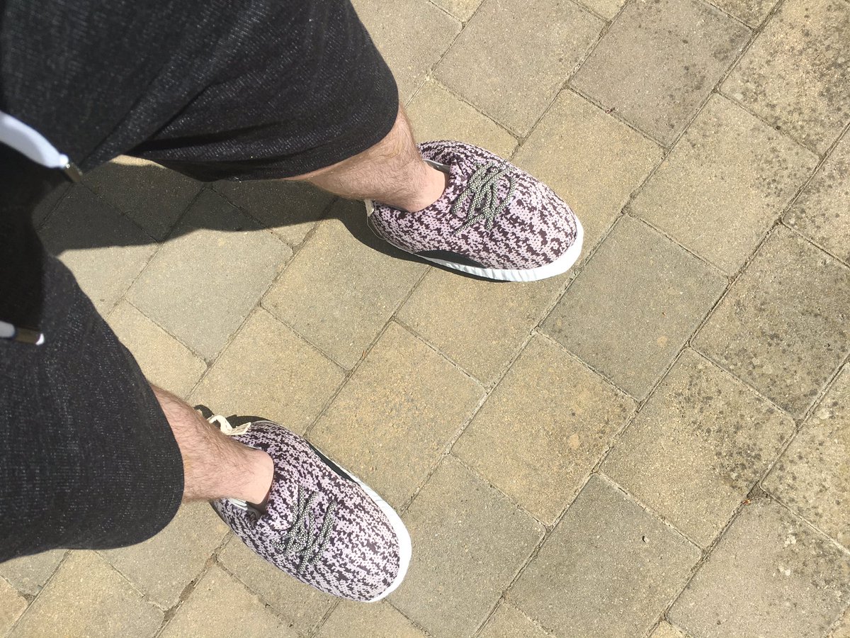 killian_xD's tweet photo. @ProSyndicate these things are amazing 😍😂😂😂 #cozykicks #yeezy https://t.co/GHb2bCB1Ma