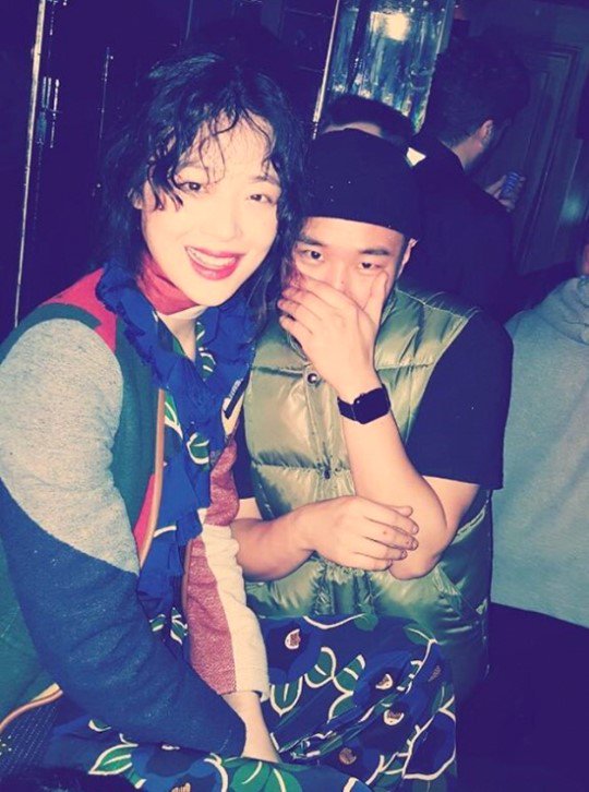 korean_netizen's tweet photo. #Sulli is in a relationship with a brand director
https://t.co/24Har7E0nV https://t.co/JIWprxSVTj