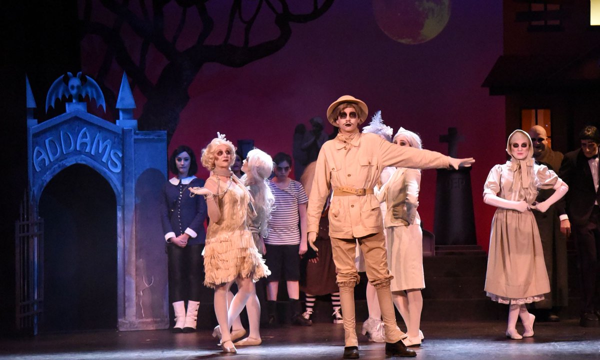 TeatreSVicenc's tweet photo. "Ajudarem a que l'amor no tingui fre, normalitat és el que cal" #elsAddams #mésSantVicenç #peratotselspúblics #prorrogat #mésmusicals https://t.co/l9R8QK8BxP