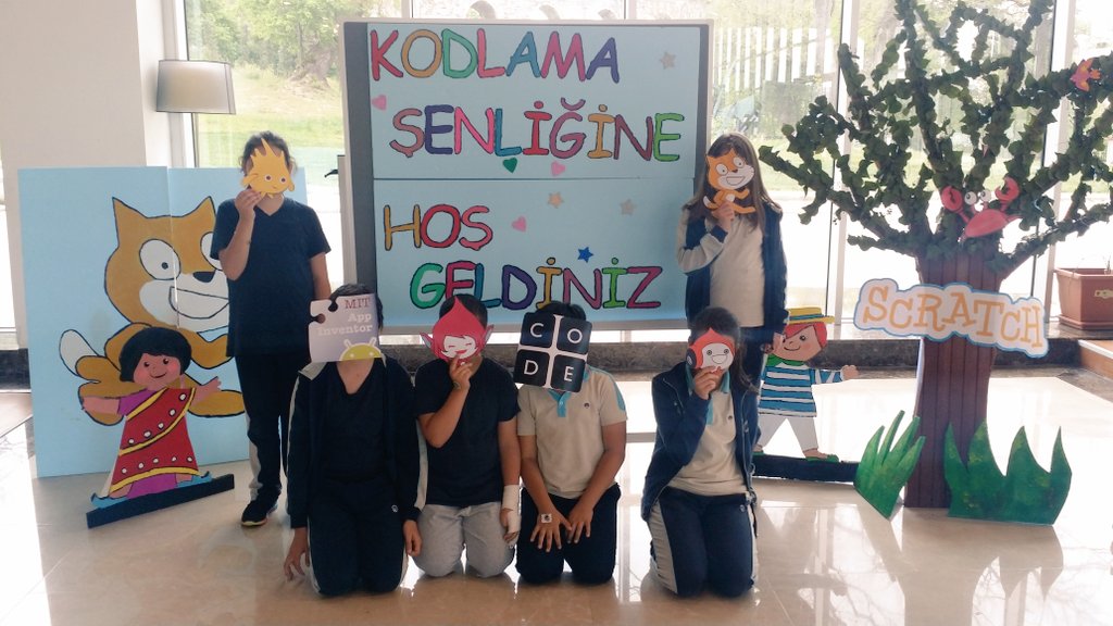 Kemerburgaz Okyanus Kolejinde #kodlamasoleninde cocuklar gonullerince eglendiler 🎊🎉🎊 <a href="/metedoganay/">Mete Doğanay</a> @emretr9 <a href="/okyanuskoleji/">Okyanus Kolejleri</a> #kodlamasoleni