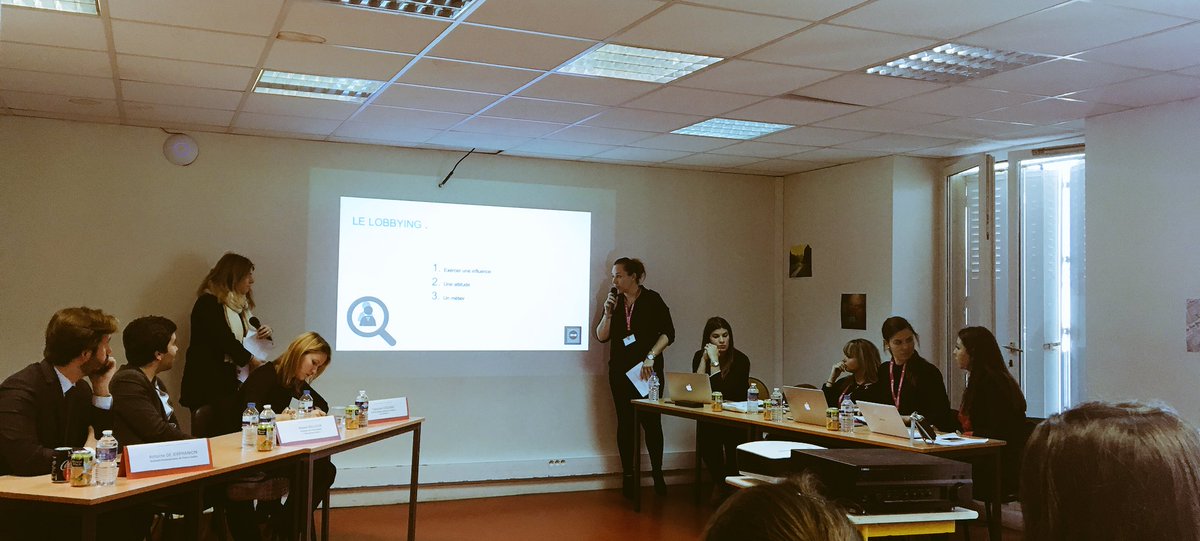 Fannydbs10's tweet photo. C'est reparti ! Table ronde influenceurs @esupcomParis #COMAD2017 https://t.co/RJUwjxSaqN