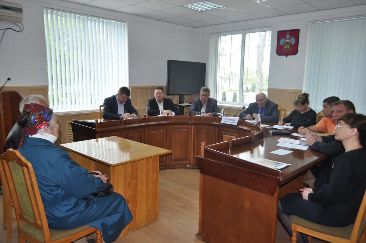 Провел прием граждан. Вопросы ЖКХ и социальной сферы обсуждали сегодня с горожанами. Все обращения рассмотрены и направлены в работу.