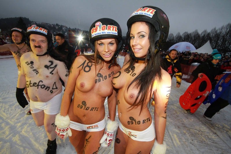 IAmSonyaBlade's tweet photo. Snow sledge given only in panties, a unique competition! - https://t.co/GKYGA6oi4m https://t.co/9XbjpzEh8J