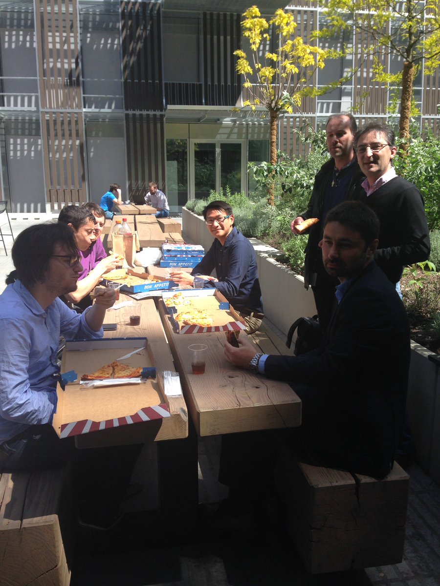 ClaraHrndz's tweet photo. La présentation c'est fini..place à la dégustation 🍽🍕#GBISHackathon https://t.co/X5XGpoQqW8