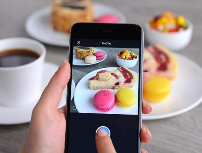 ARWALOOL's tweet photo. Why You Need to Stop Instagramming Your #Food https://t.co/BJWkcOufwg 
#SocialMedia
#Food by #MTVLebanonNews via @c0nvey https://t.co/A5ywdmrnbB