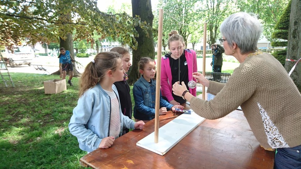 AltecCCSTI's tweet photo. Rdv jusqu'à 18h square Quinconces #bourgenbresse pr #accrobranche &amp; #sciences - Gratuit - A partir de 5 ans https://t.co/sfkYFdpH7f