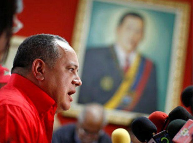 ConElMazoDando's tweet photo. Diosdado Cabello: Mientras la derecha propone violencia, nosotros apostamos a la pa https://t.co/pYs62F5CfS #10May https://t.co/irRuk7kp3D