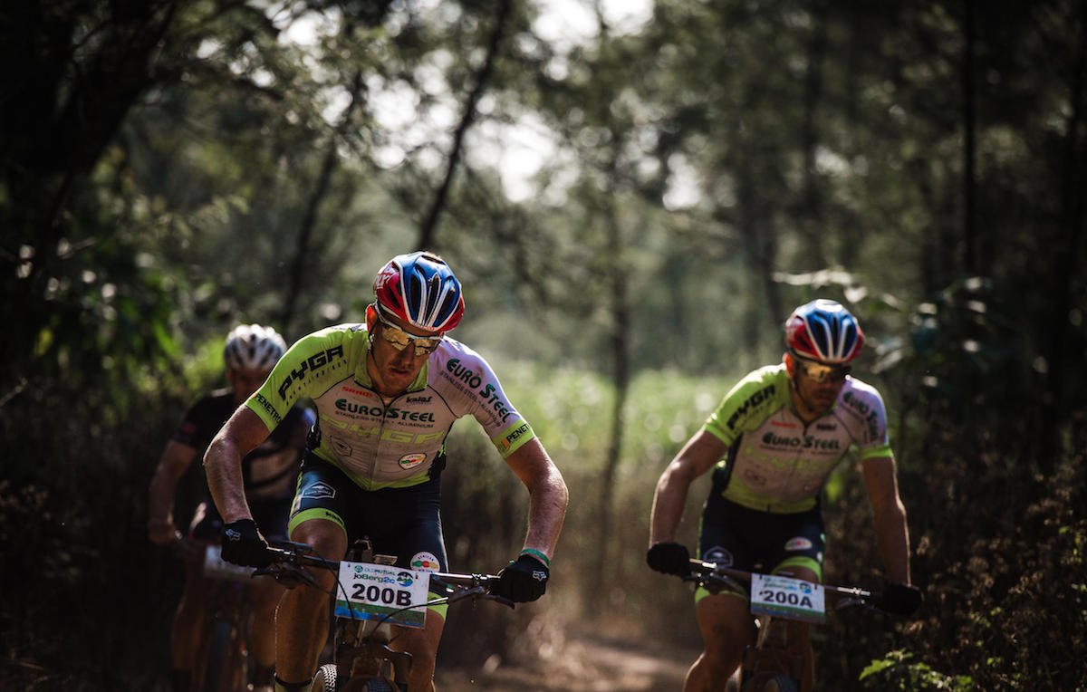 bikehubber's tweet photo. These are the teams looking for glory at the 2017 KAP @_sani2c https://t.co/uQVidi4LgG https://t.co/i6X2y0pl1d