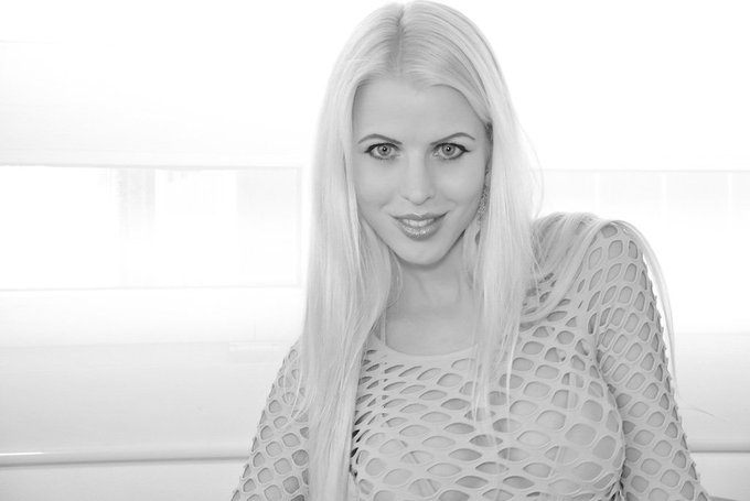 Hi there :-) https://t.co/POe66TLE3k