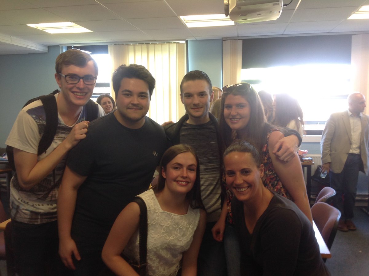 uniofbeds_ed's tweet image. Celebrating #dissertationhandin