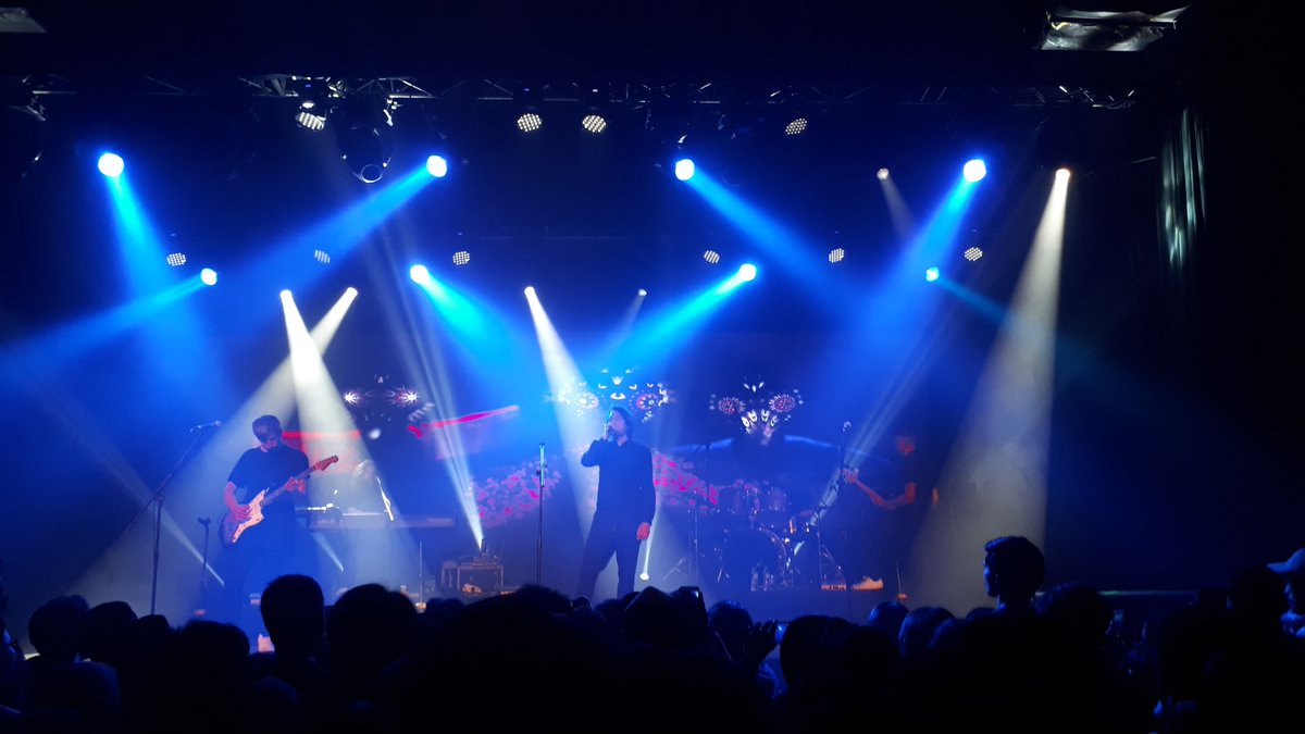 amewaizzat's tweet photo. My life is complete now, got to see my fav band all the time performing! Only God knows how grateful I am. Thank you very much @mew https://t.co/8QZJiGHuWs