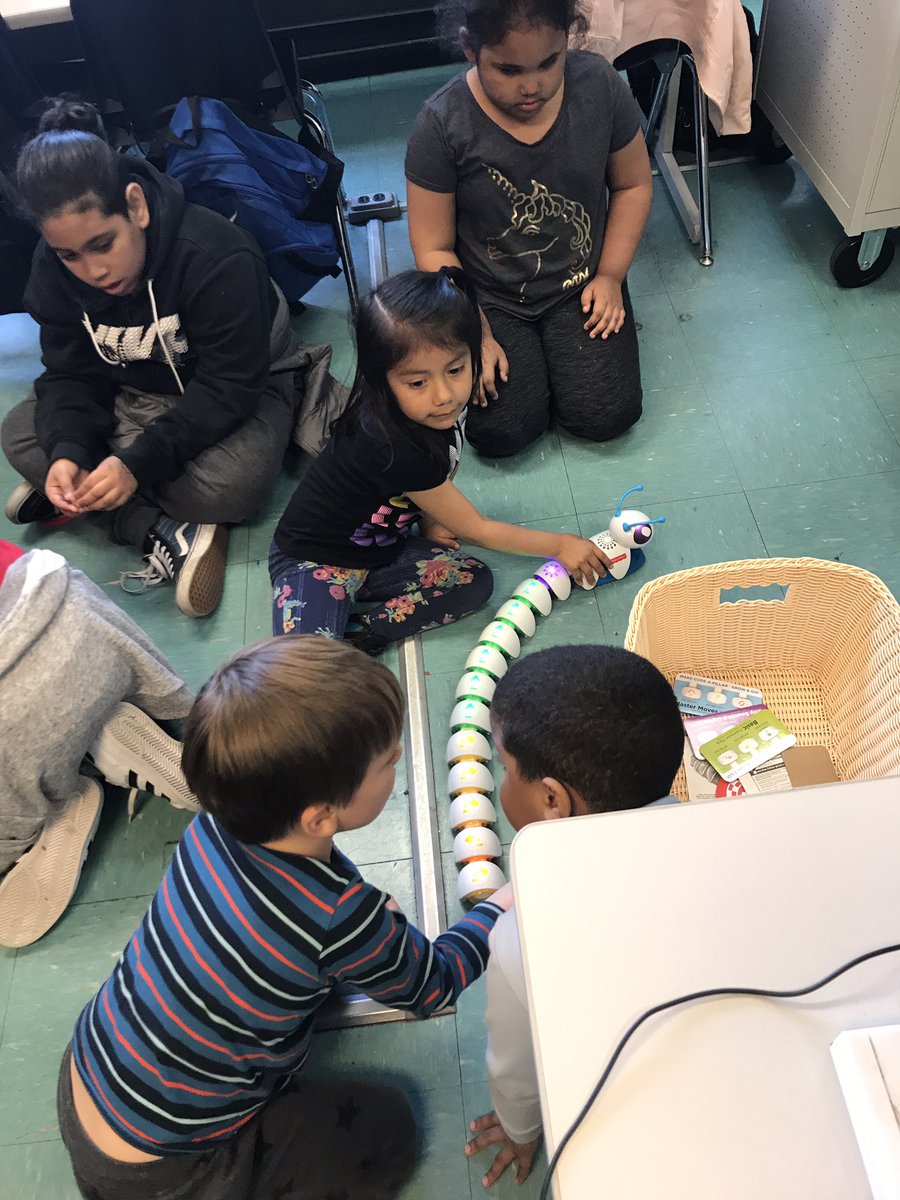 ms_deljuidice's tweet image. 4th &amp;amp; K Ss pair program practicing for Fridays big event! @KMccormacknyc #PS48Pride #PS48Codesters