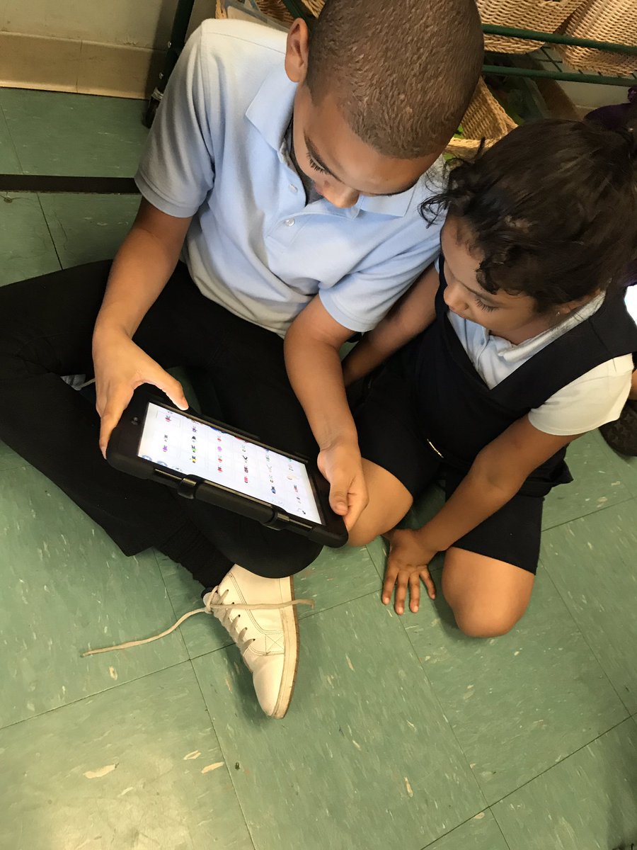 ms_deljuidice's tweet image. 4th &amp;amp; K Ss pair program practicing for Fridays big event! @KMccormacknyc #PS48Pride #PS48Codesters