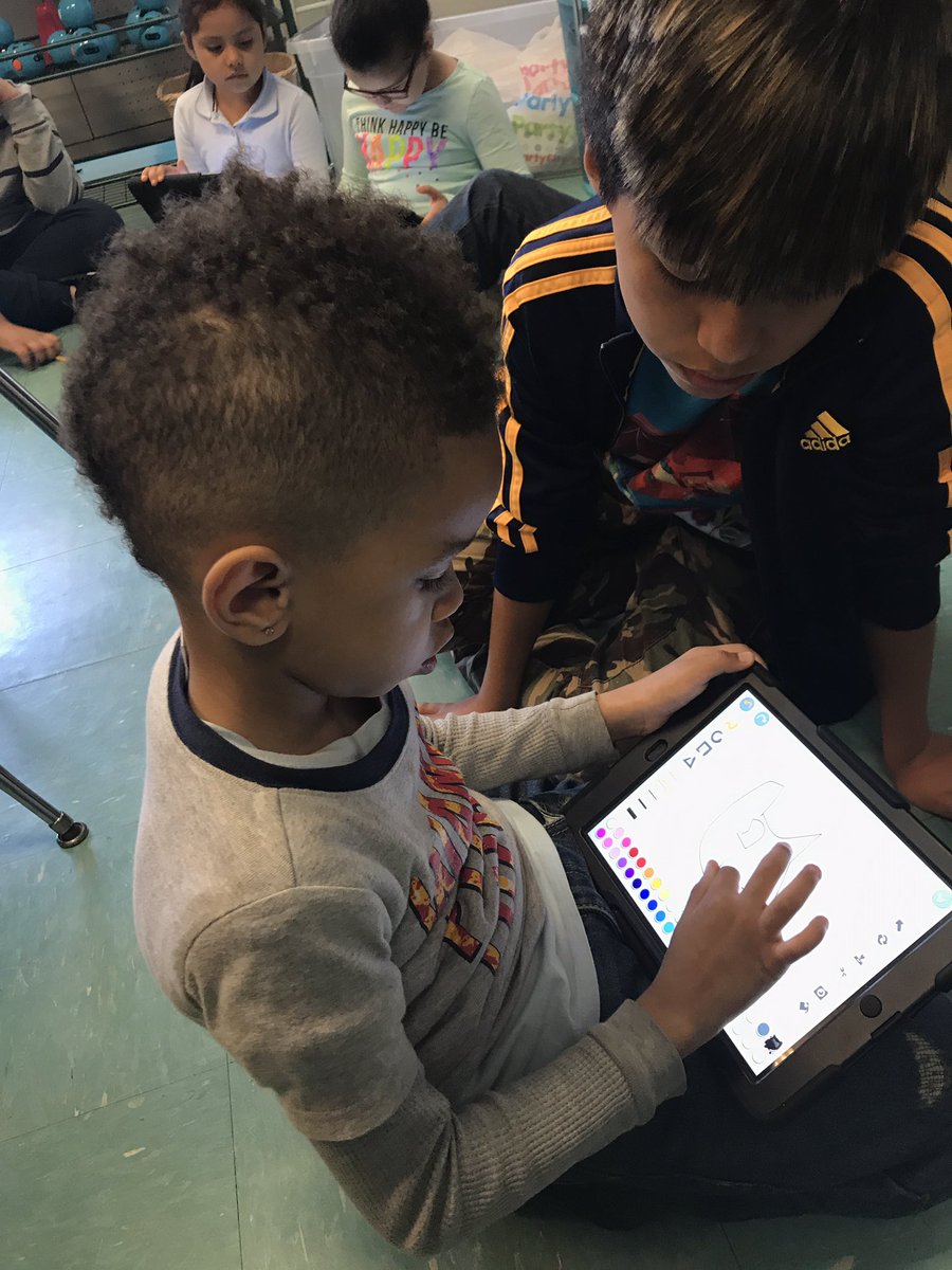 ms_deljuidice's tweet image. 4th &amp;amp; K Ss pair program practicing for Fridays big event! @KMccormacknyc #PS48Pride #PS48Codesters