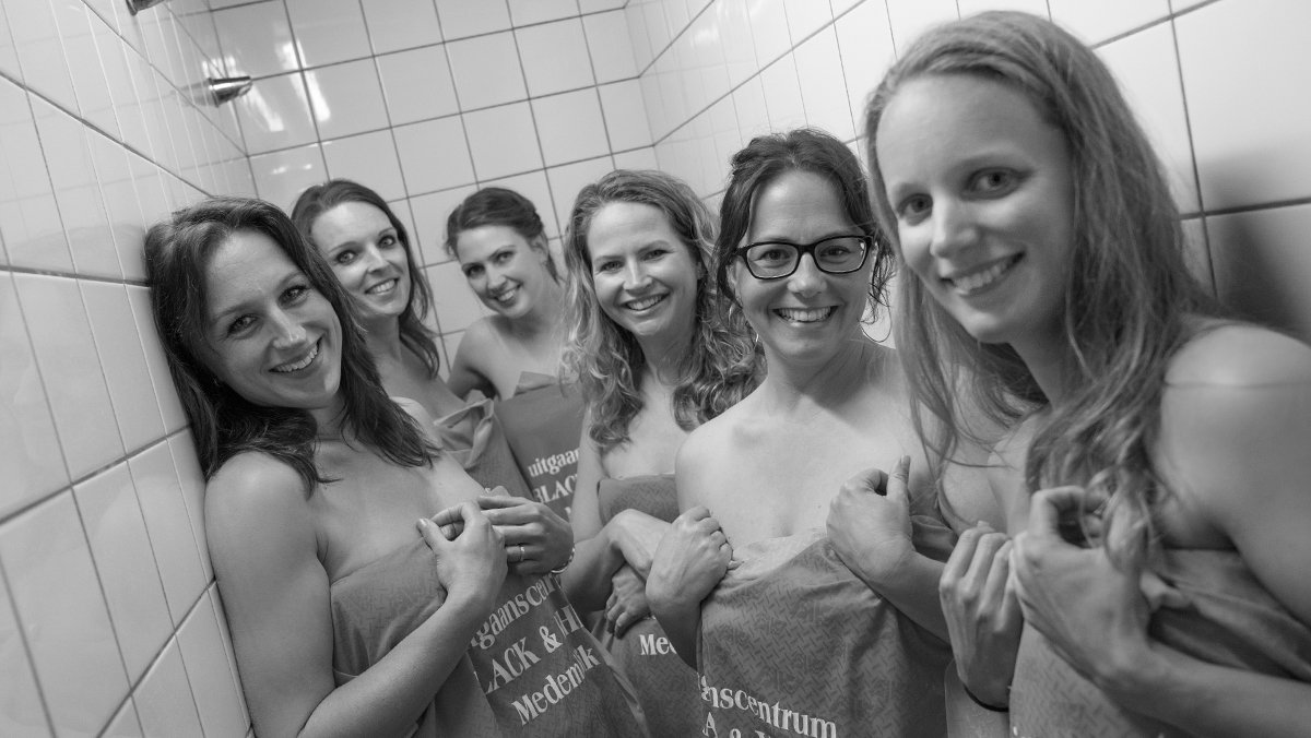 coenensander's tweet photo. Dit zijn de sexy spelersvrouwen van de mannen van #VVOpperdoes! Check alle foto’s uit de pikante kalender! 😳 👉 https://t.co/xmWe4n3M8A https://t.co/4eoIDjNb5v